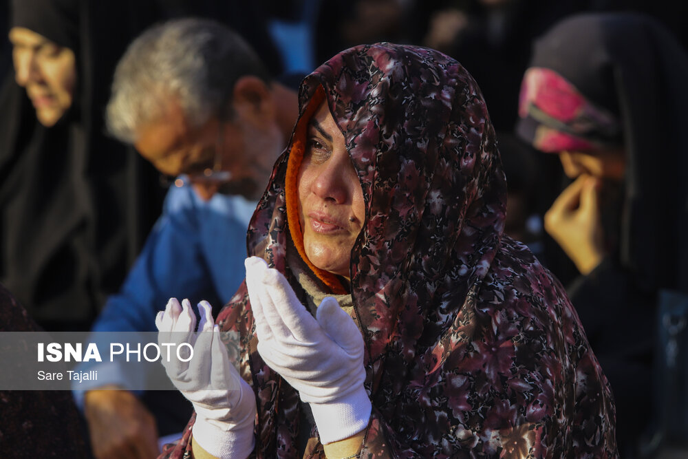 مراسم دعای عرفه در گلزار شهدای کرمان