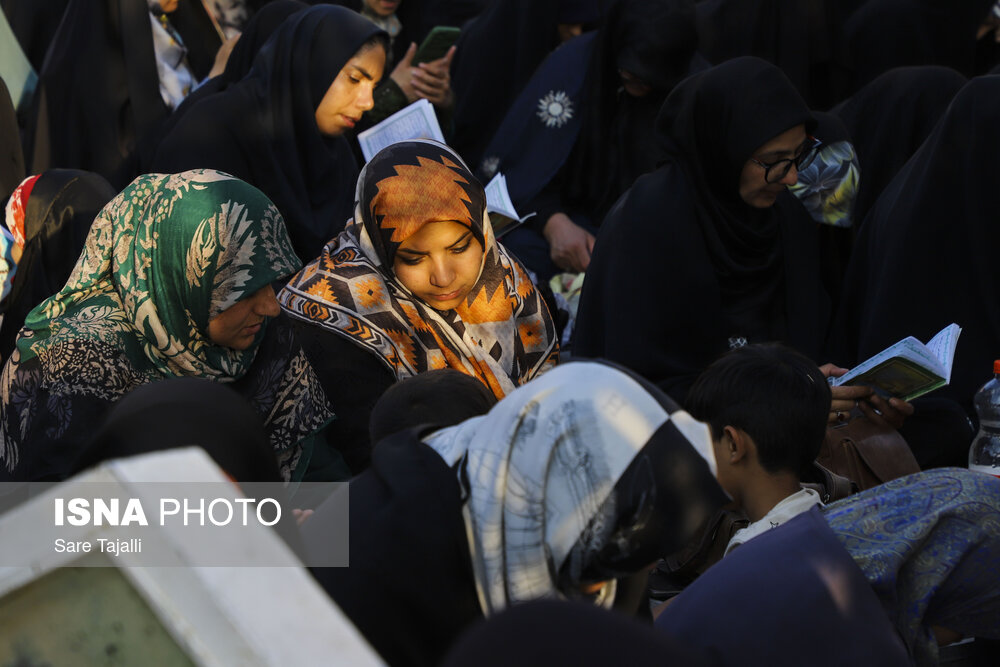 مراسم دعای عرفه در گلزار شهدای کرمان