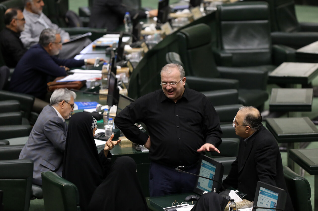 حضور وزیر ارشاد در مجلس