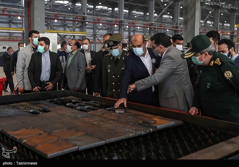 بازدید وزرای دفاع و راه  از کارخانه ساختمان سازی وزارت دفاع 