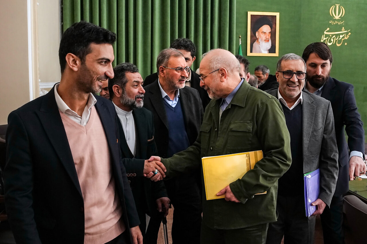 دیدار جمعی از جانبازان و ایثارگران با قالیباف