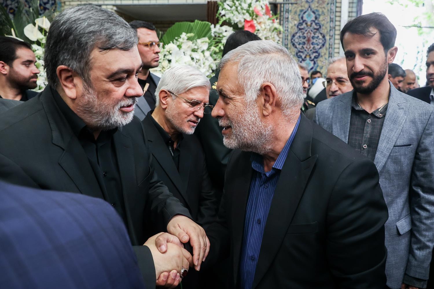 حضور جمعی از نمایندگان مجلس در مراسم ترحیم مادر سردار اشتری