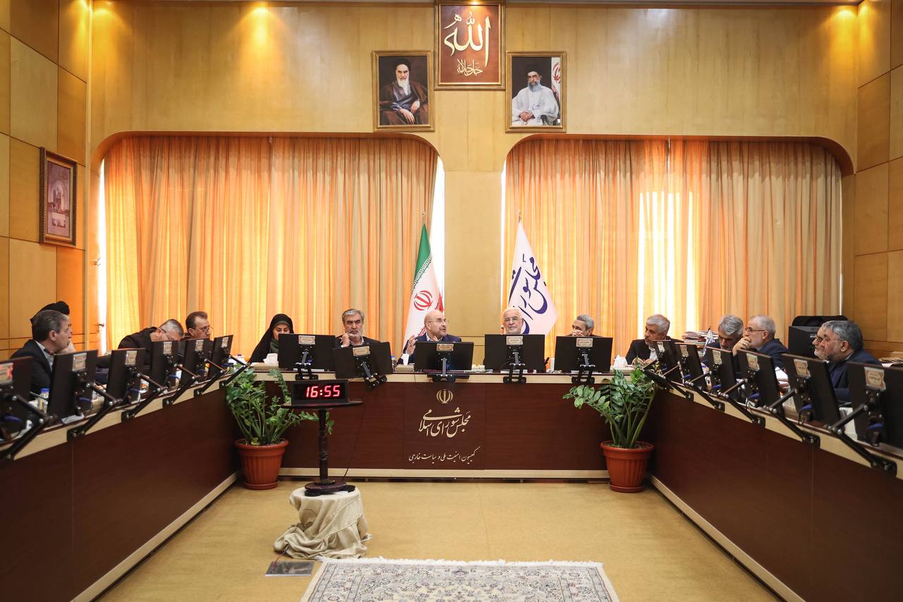 حضور قالیباف در کمیسیون امنیت ملی با حضور وزرای کشور و راه و شهرسازی