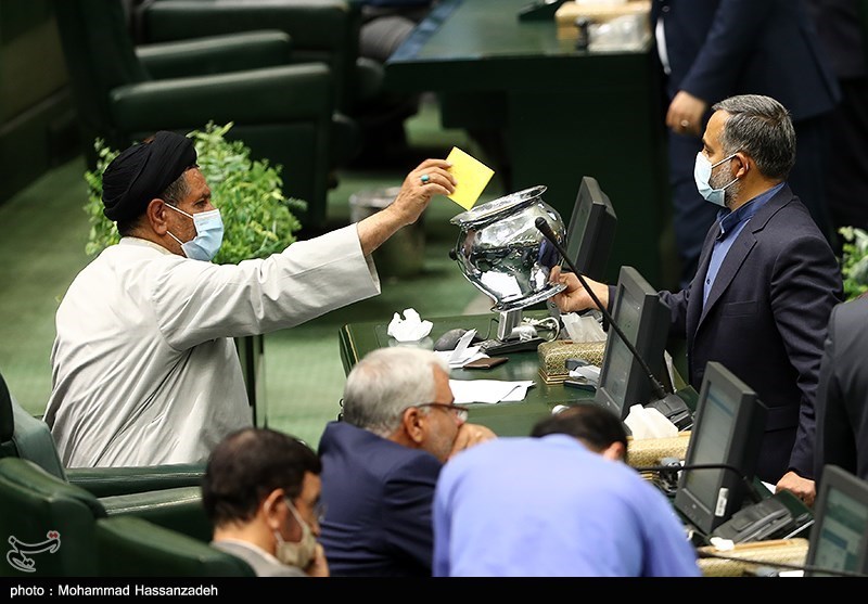 دورهمی نمایندگان در صحن مجلس 