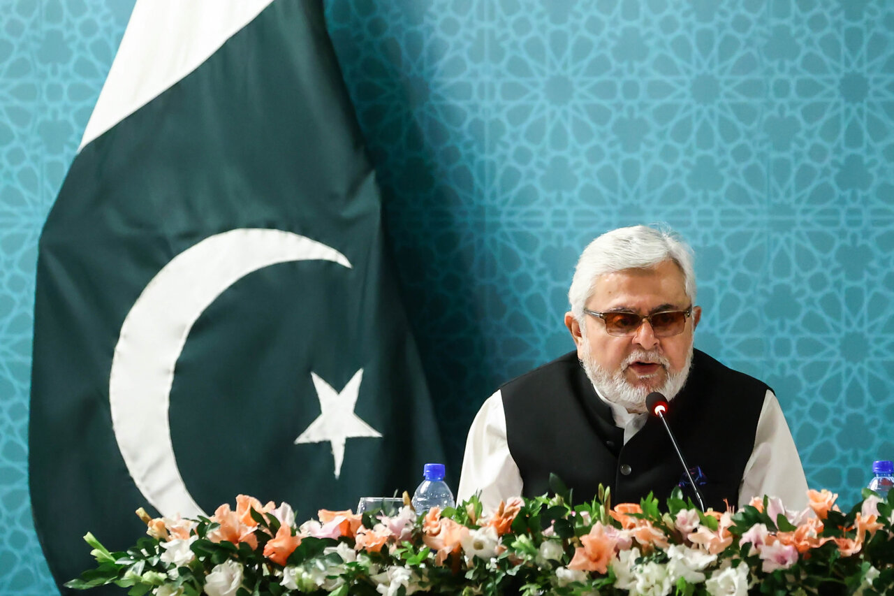 نشست قالیباف با فعالان اقتصادی پاکستان و ایران