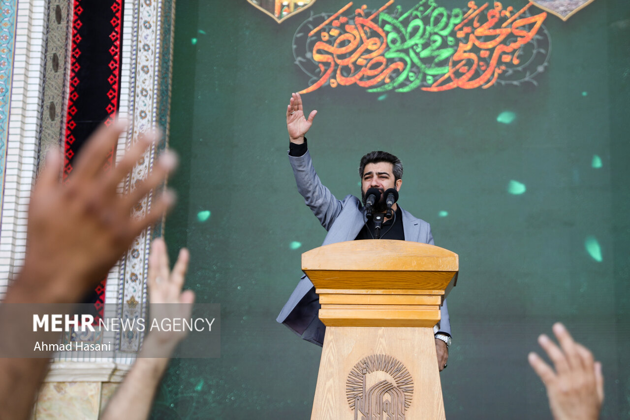 اجتماع عزاداران نبوی در حرم رضوی