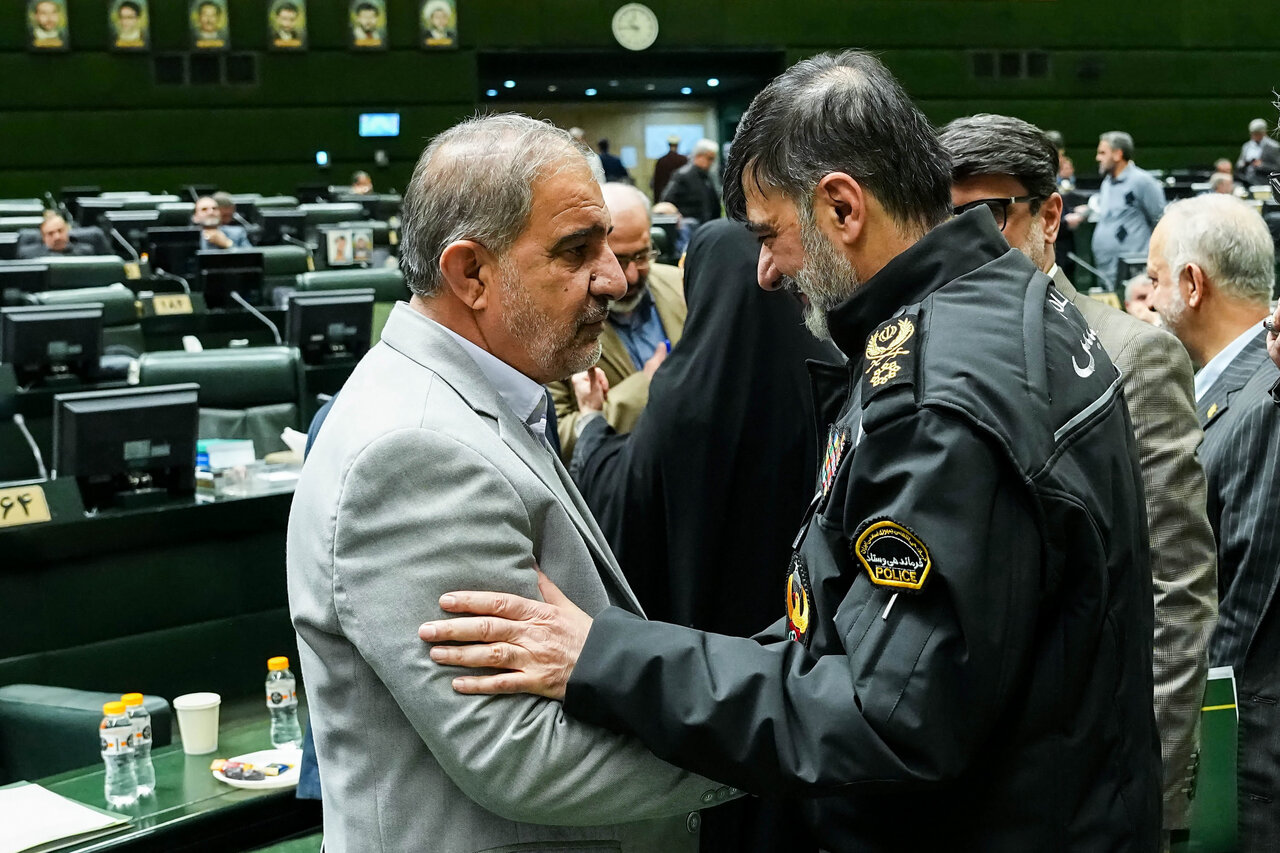 نشست غیرعلنی چهارشنبه ۱۷ دی