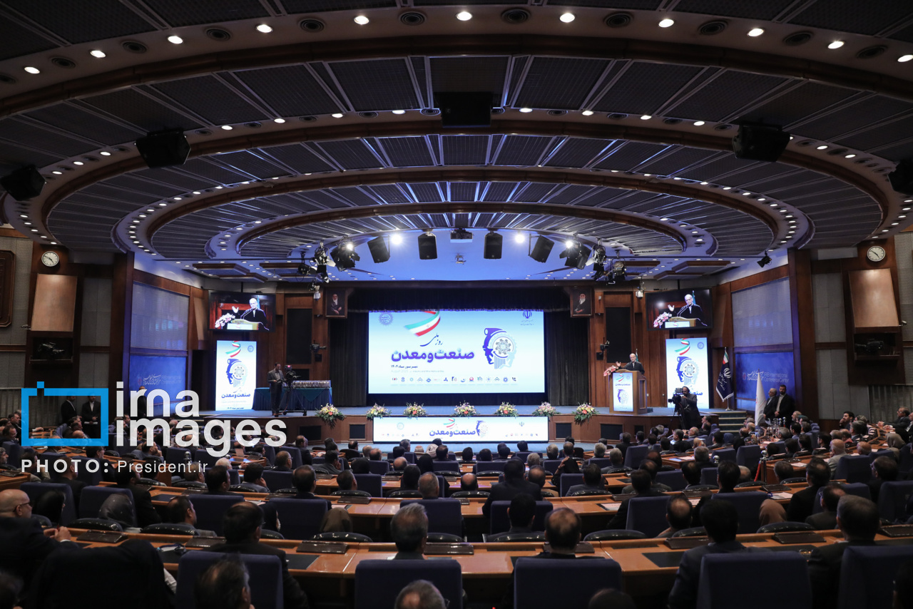 تجلیل از صنعتگران برتر کشور با حضور پزشکیان