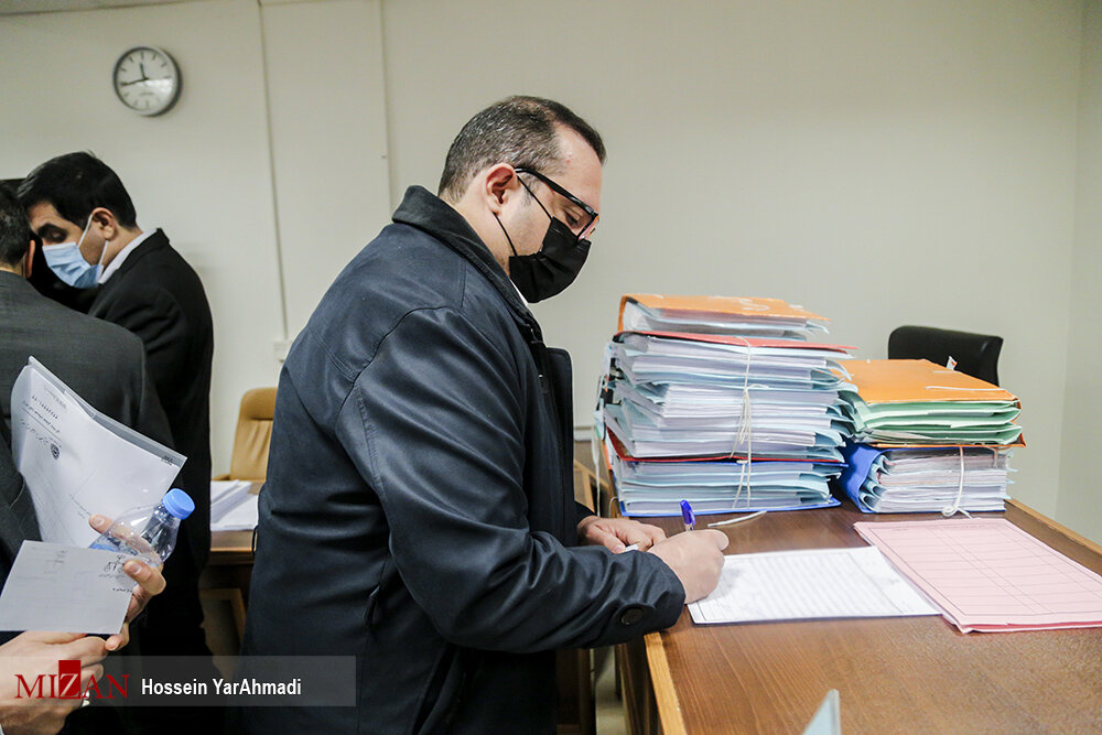 جلسه دادگاه کروز