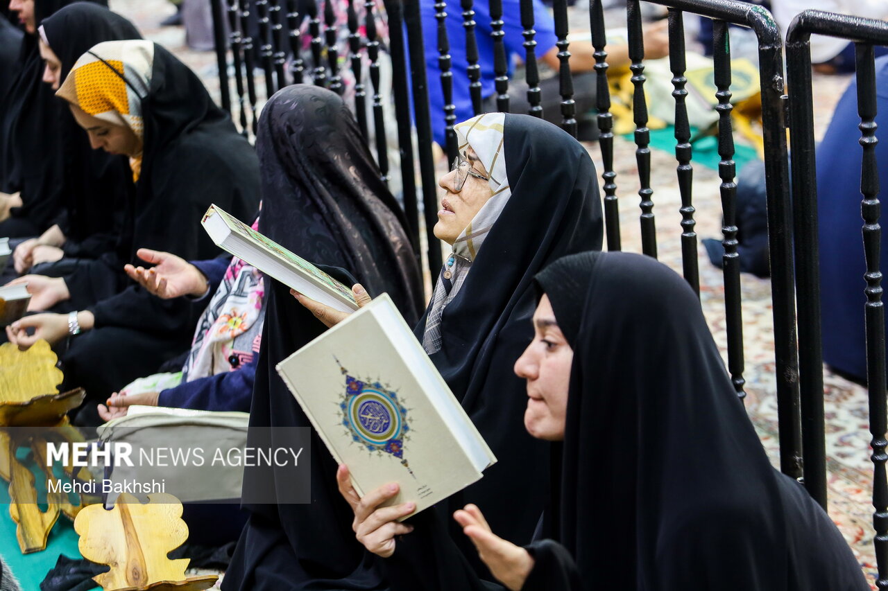 ترتیل‌خوانی قرآن در حرم حضرت معصومه(س)