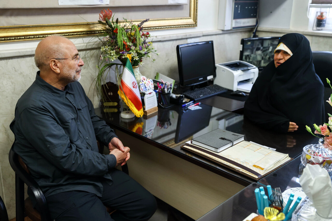 حضور قالیباف در مدرسه دخترانه فاطمیون تهران