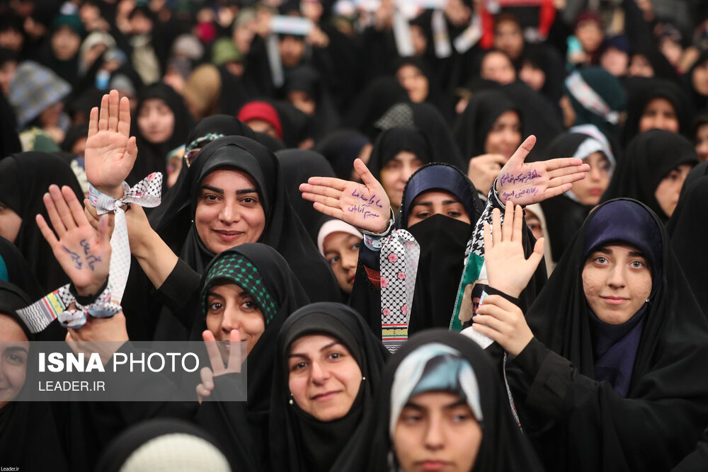  دیدار هزاران نفر از زنان و دختران با رهبر انقلاب