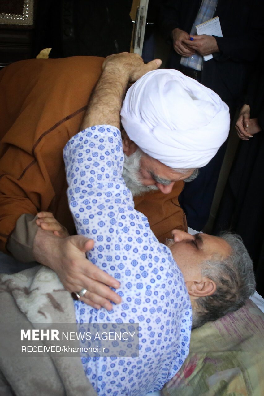 حضور نمایندگان رهبر انقلاب در منازل تعدادی از جانبازان