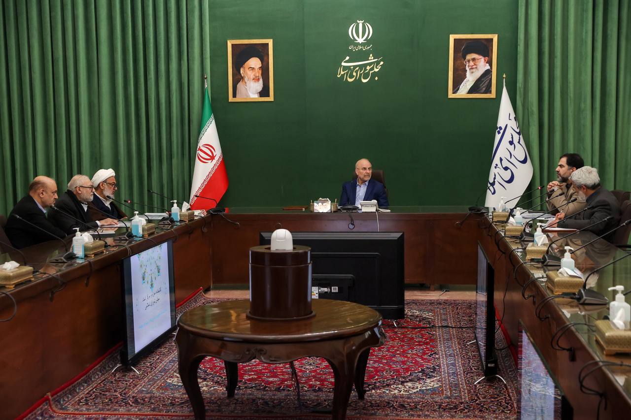 جلسه هئیت امنای کتابخانه با حضور قالیباف 