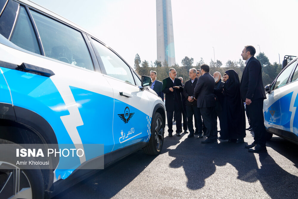 مراسم رونمایی از نخستین بسته حمل و نقل عمومی برقی تهران