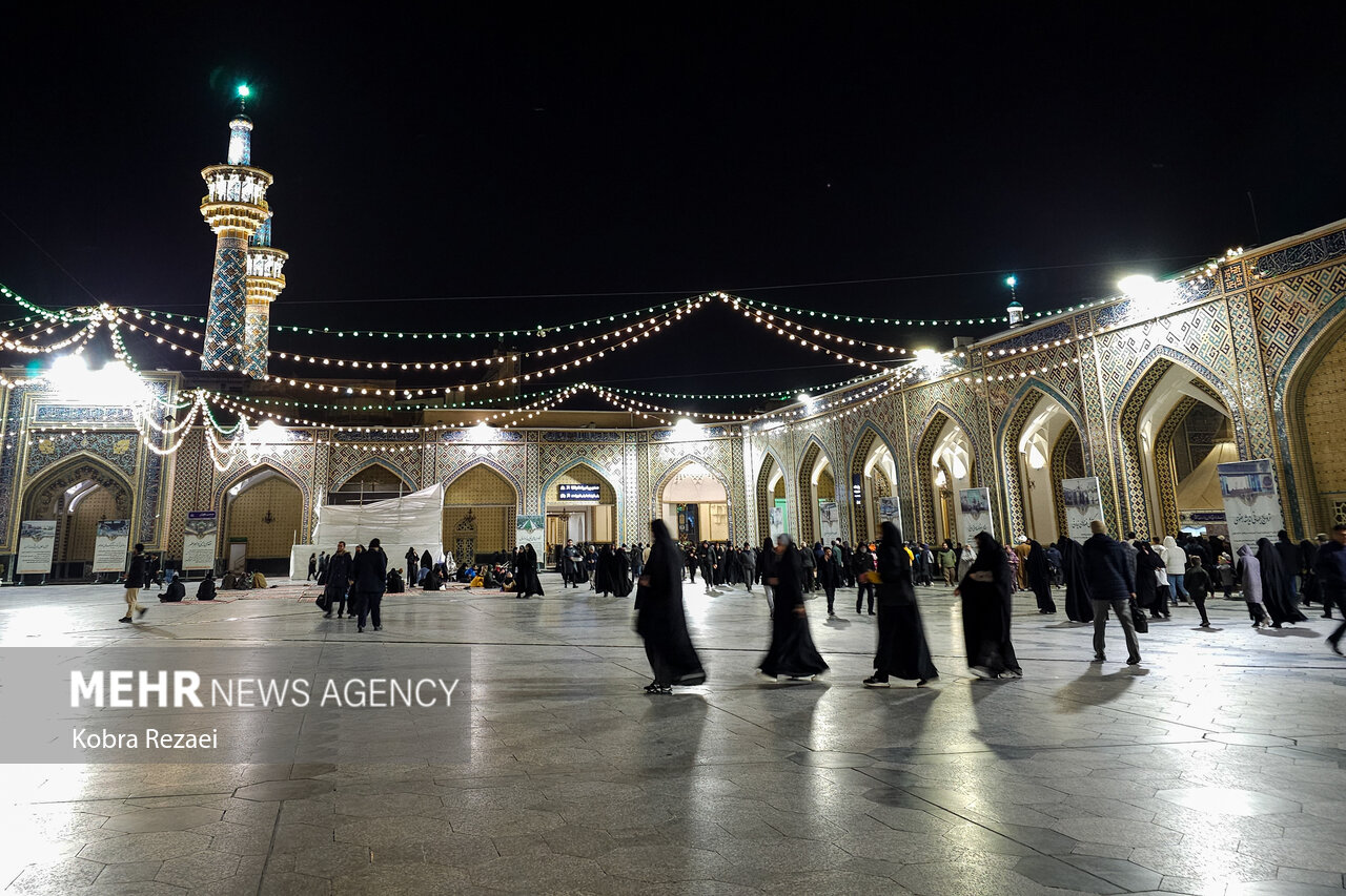 شب مبعث پیامبر اسلام (ص) در حرم امام رضا (ع)
