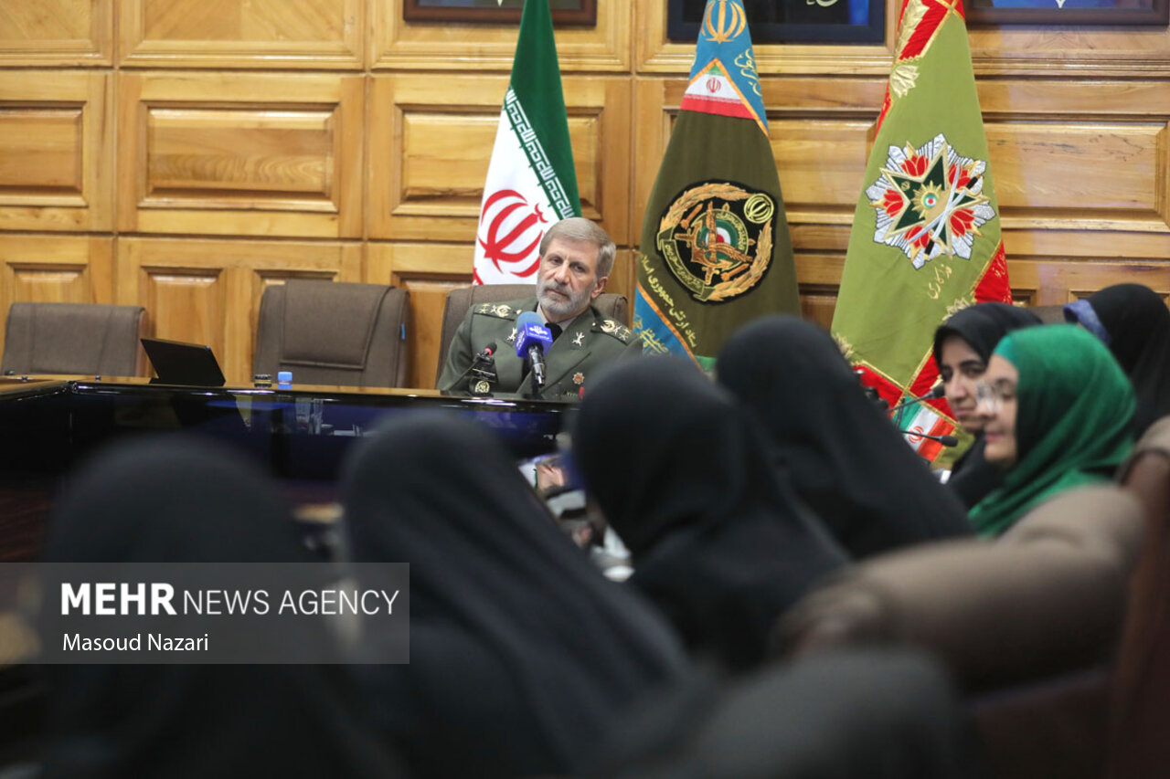 دیدار فرمانده کل ارتش با اعضای فراکسیون زنان مجلس