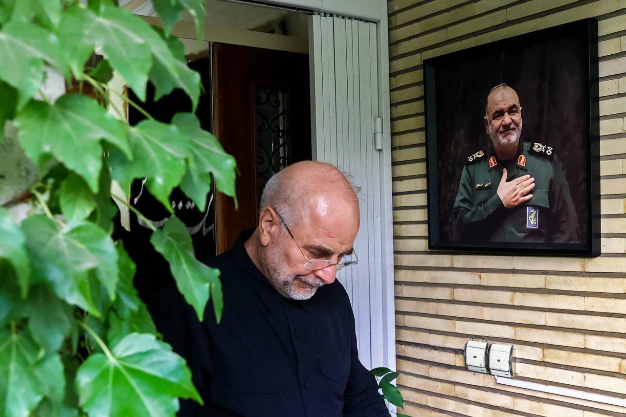 حضور قالیباف در منزل سپهبد شهید حسین سلامی