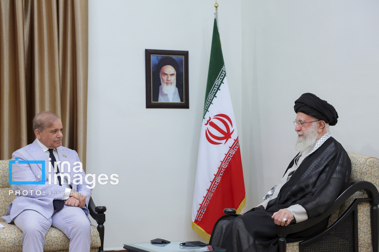 دیدار نخست‌وزیر پاکستان با رهبر انقلاب