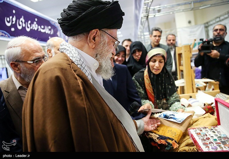 بازدید رهبر انقلاب از نمایشگاه توانمندی‌های بخش خصوصی