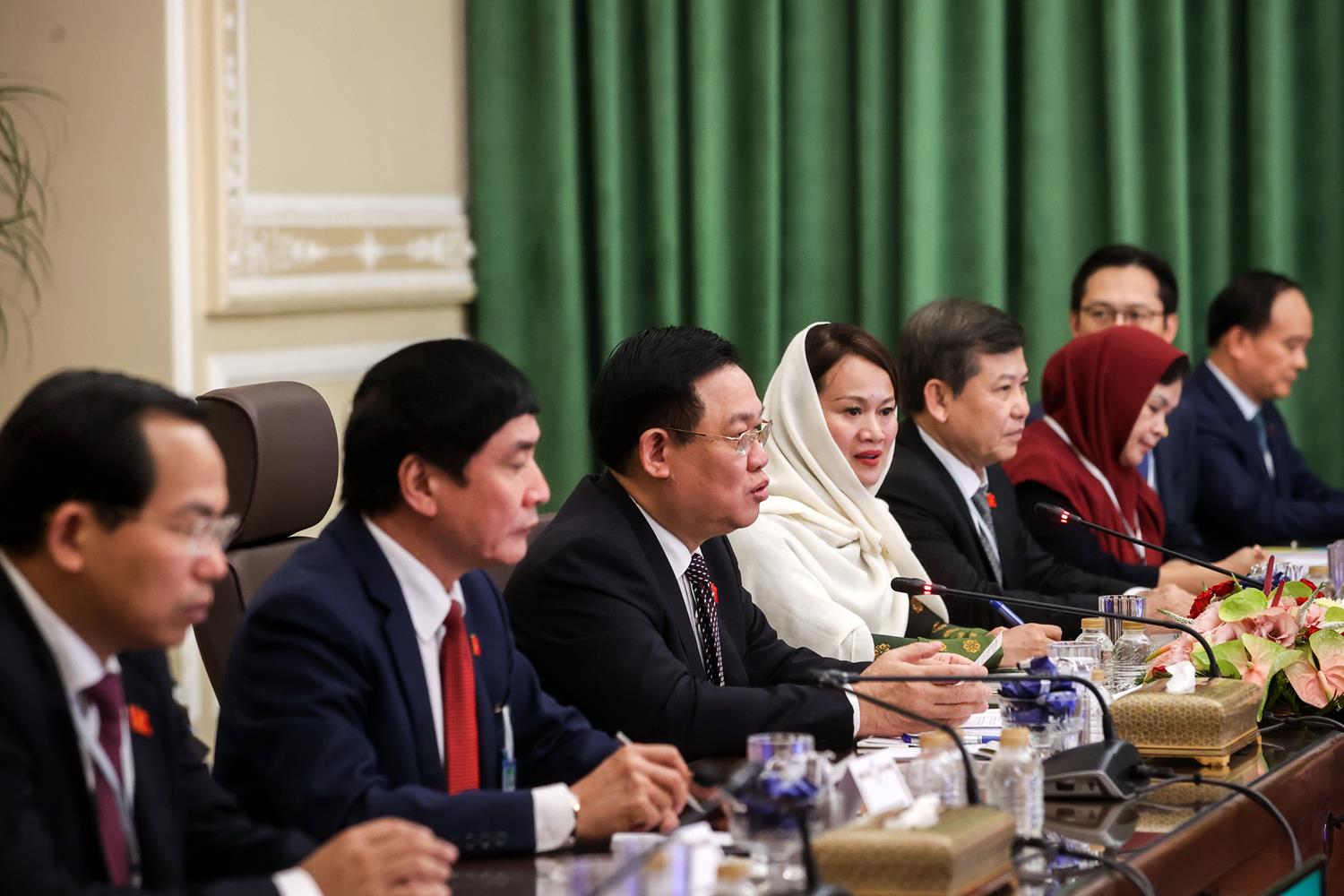 مراسم استقبال رسمی، دیدار رؤسای مجالس و نشست دوجانبه هیأت‌های ایران و ویتنام