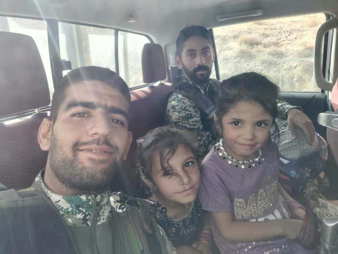 کودکان آواره افغانستانی در پناه تکاوران ایرانی  