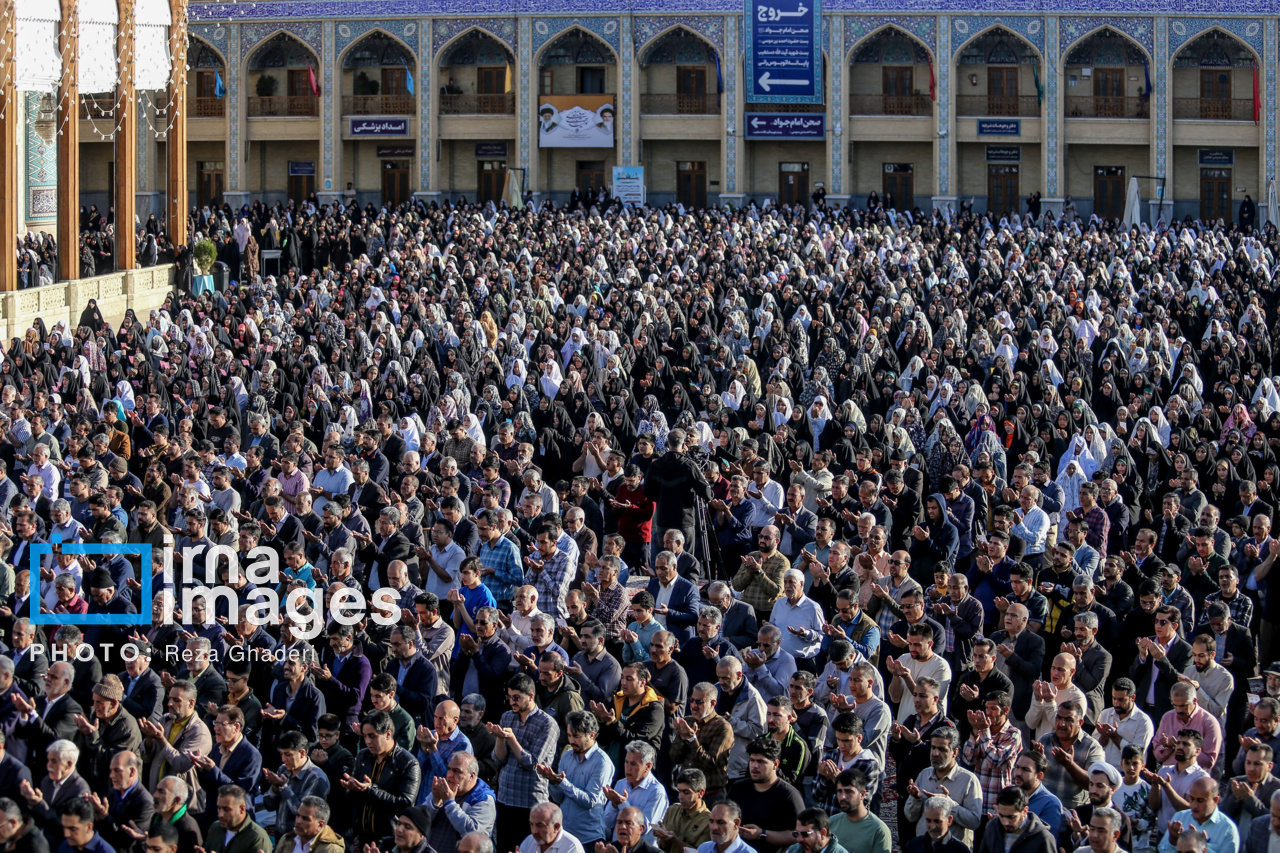 نماز عید فطر در حرم شاهچراغ