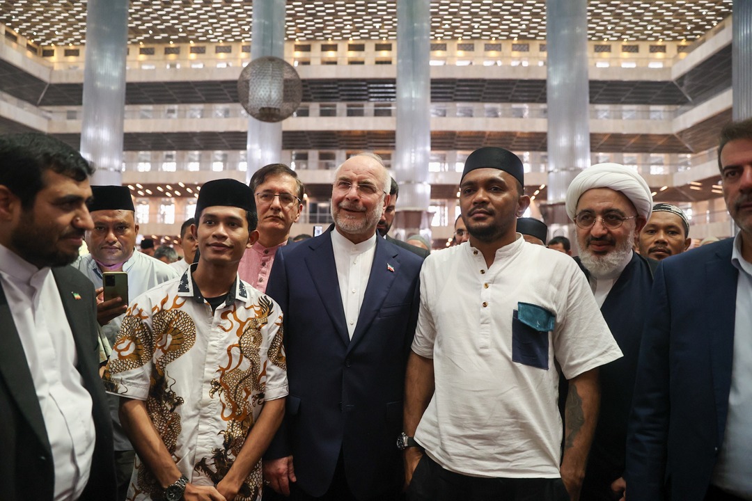 حضور قالیباف در اجتماع ۲۰۰ هزار نفری نمازجمعه جاکارتا