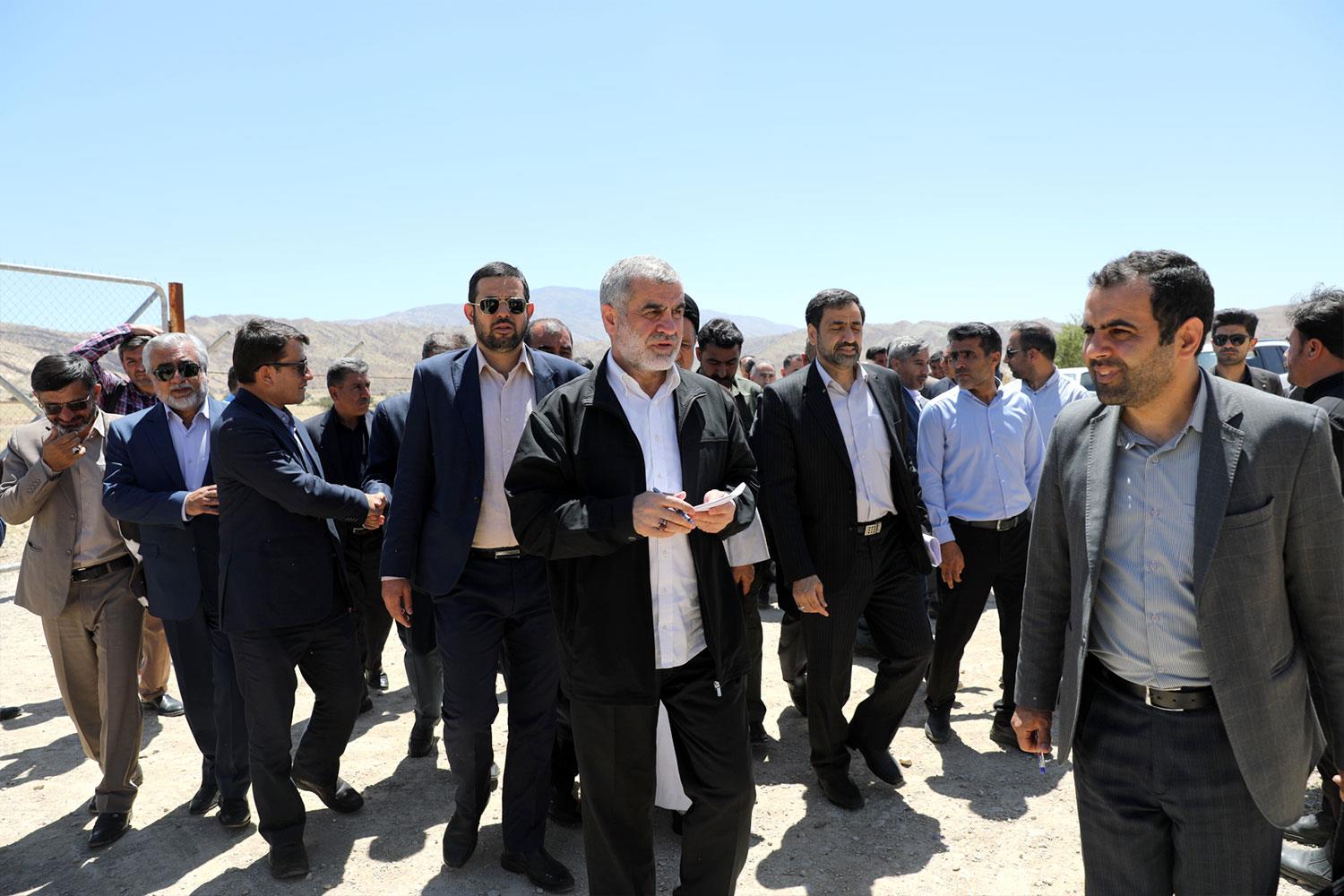بازدید نیکزاد از محل احداث نیروگاه سیکل ترکیب