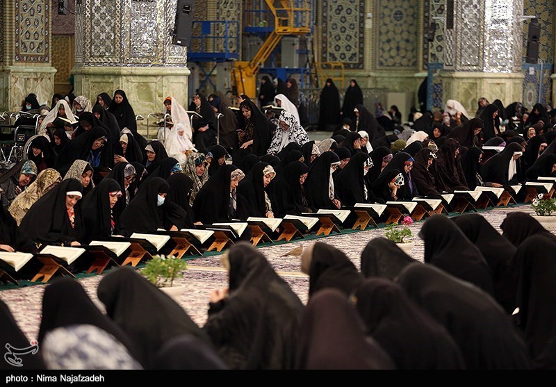 جزء خوانی قرآن کریم در حرم مطهر رضوی