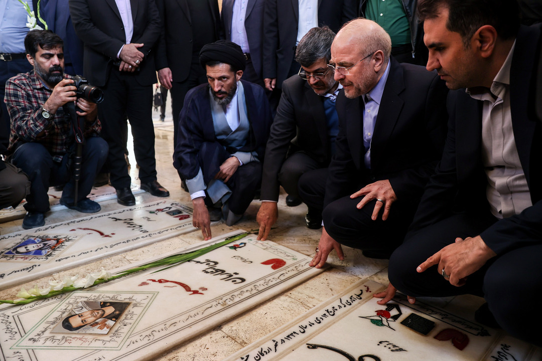  افتتاح دو مجموعه آموزشی در میبد و اردکان با حضور قالیباف 