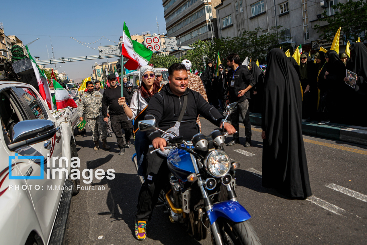 راهپیمایی دختران «جان‌فدای ایران»
