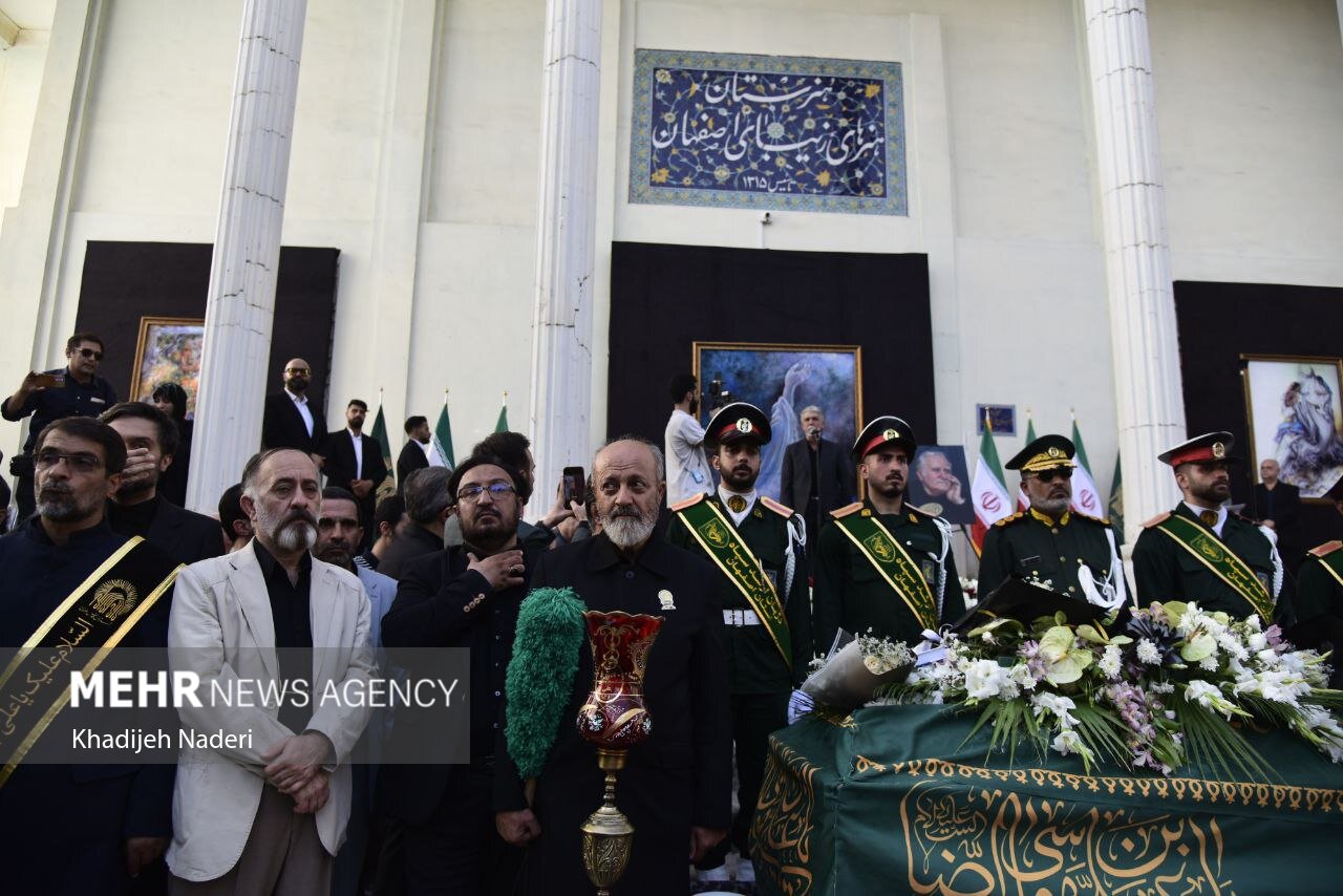 مراسم تشییع پیکر استاد «محمود فرشچیان» در اصفهان