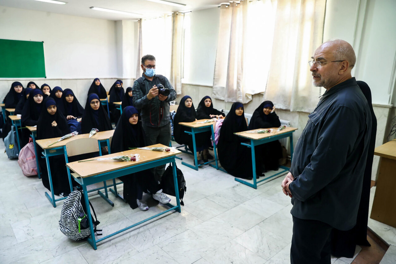 حضور قالیباف در مدرسه دخترانه فاطمیون تهران