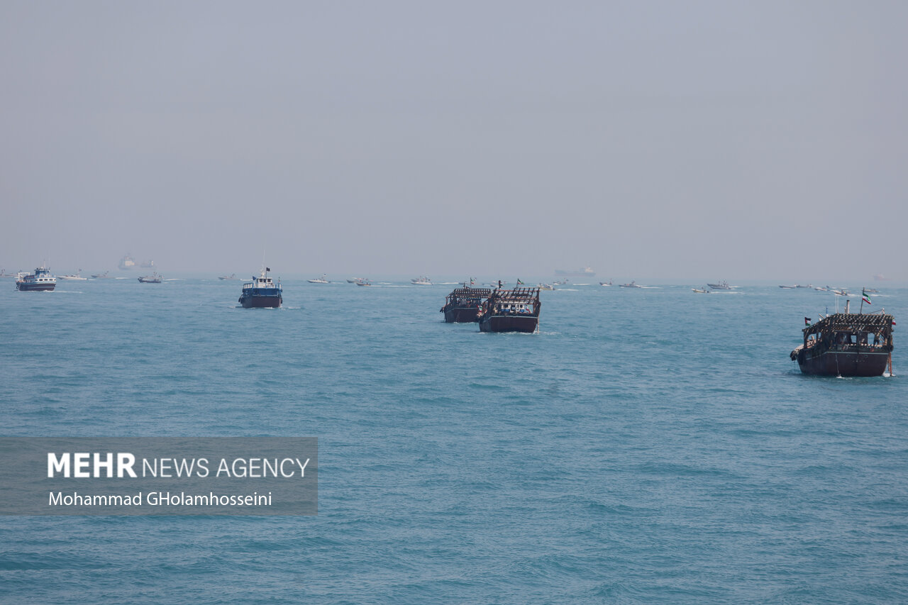 بزرگترین رژه اقتدار بسیج دریایی مردم پایه در حمایت از فلسطین