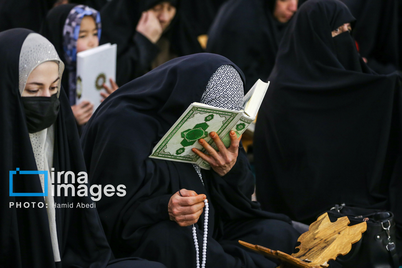 جزءخوانی قرآن در حرم حضرت معصومه (س)