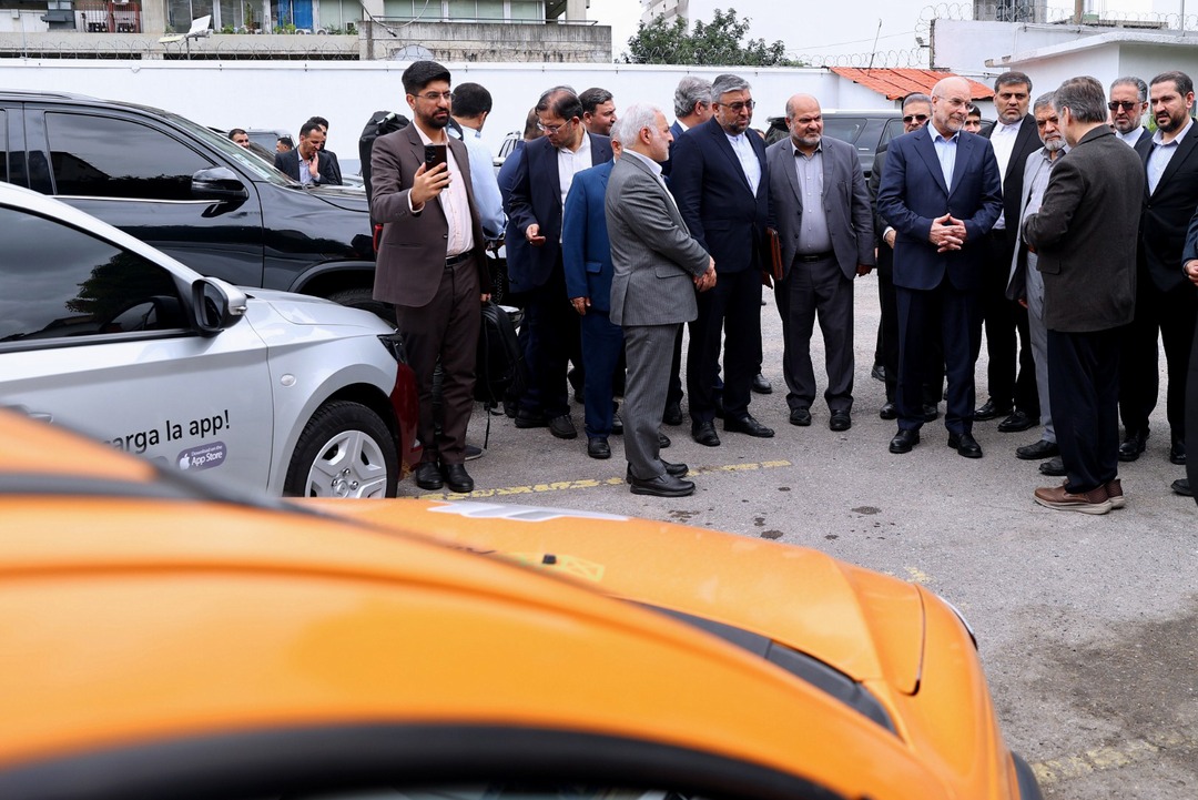 بازدید قالیباف از نمایشگاه دستاوردهای فن آوری جمهوری اسلامی در کاراکاس