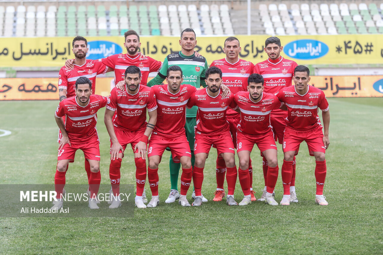 دیدار تیم های فوتبال پرسپولیس تهران و پیکان