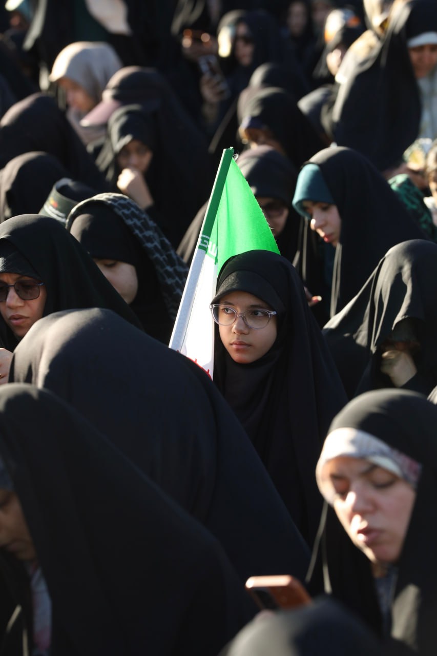 مراسم دعای عرفه در میدان انقلاب