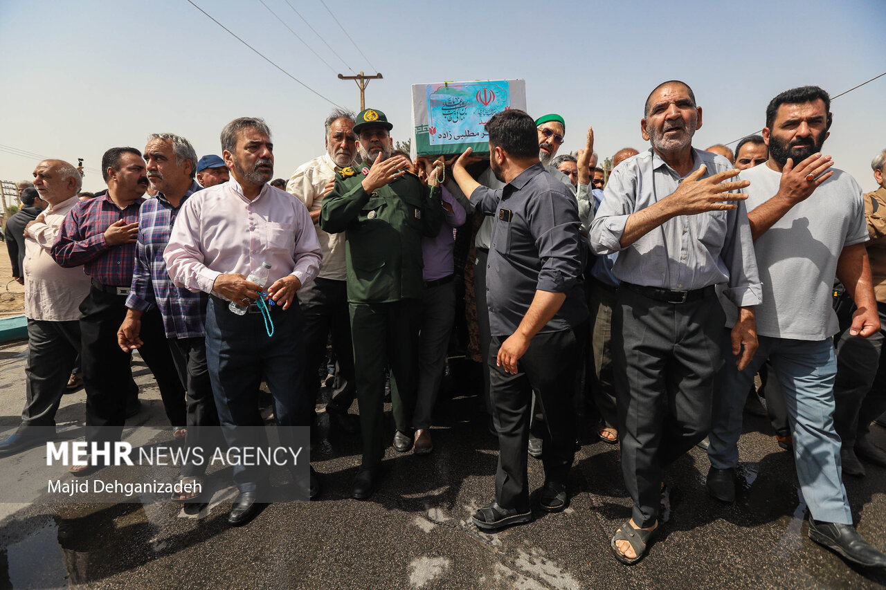 تشییع پیکر دانشمند هسته‌ای شهید اکبر مطلبی‌زاده