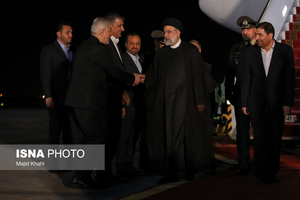 استقبال از رئیس جمهور در بازگشت از اندونزی