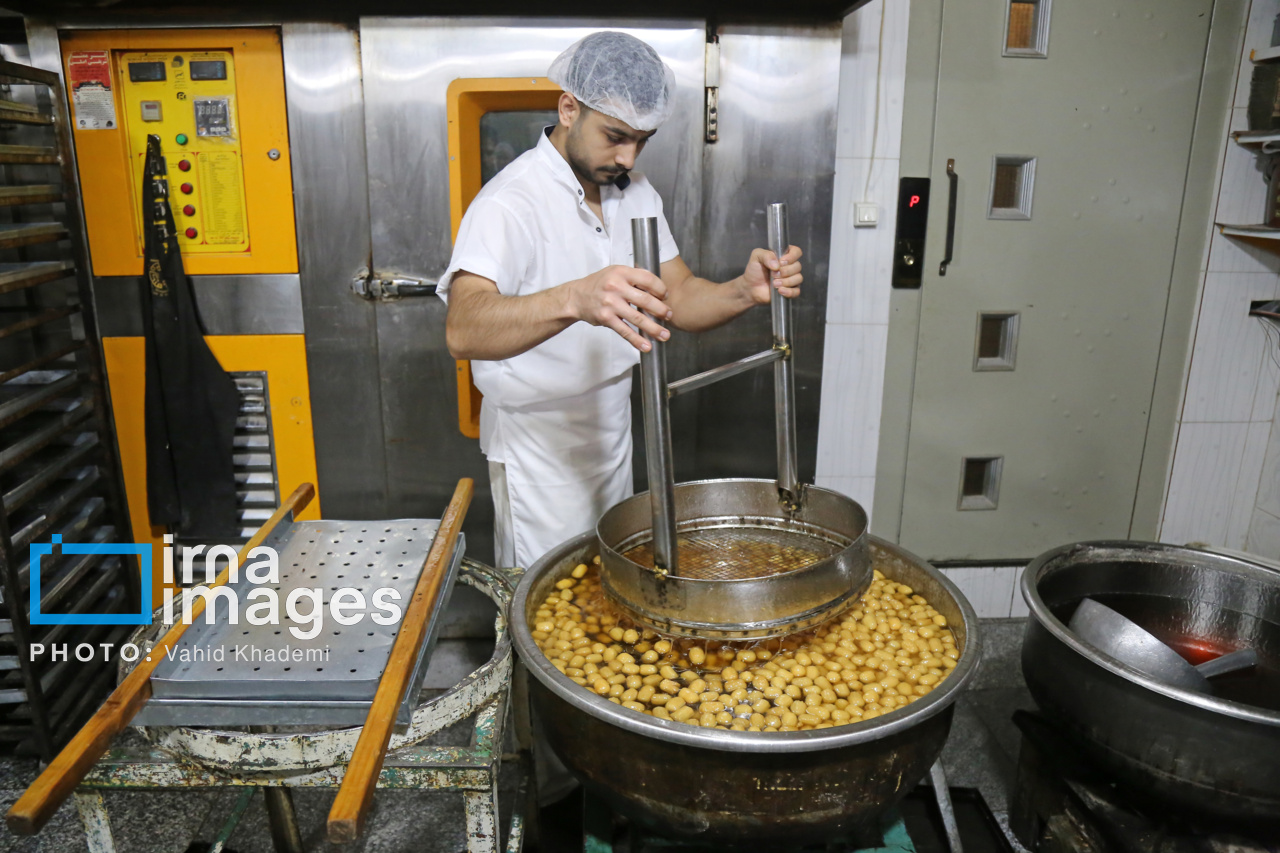 کارگاه پخت زولبیا و بامیه