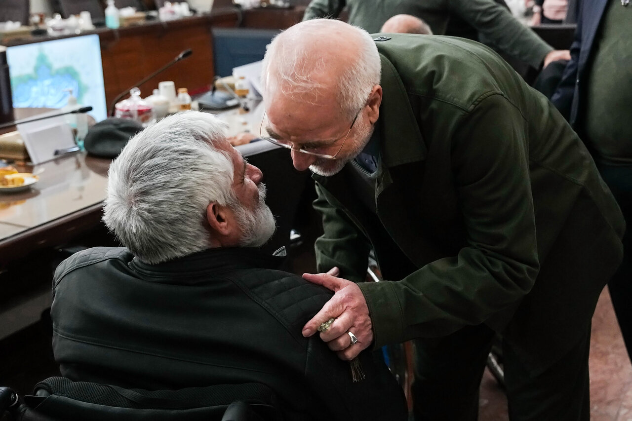 دیدار جمعی از جانبازان و ایثارگران با قالیباف