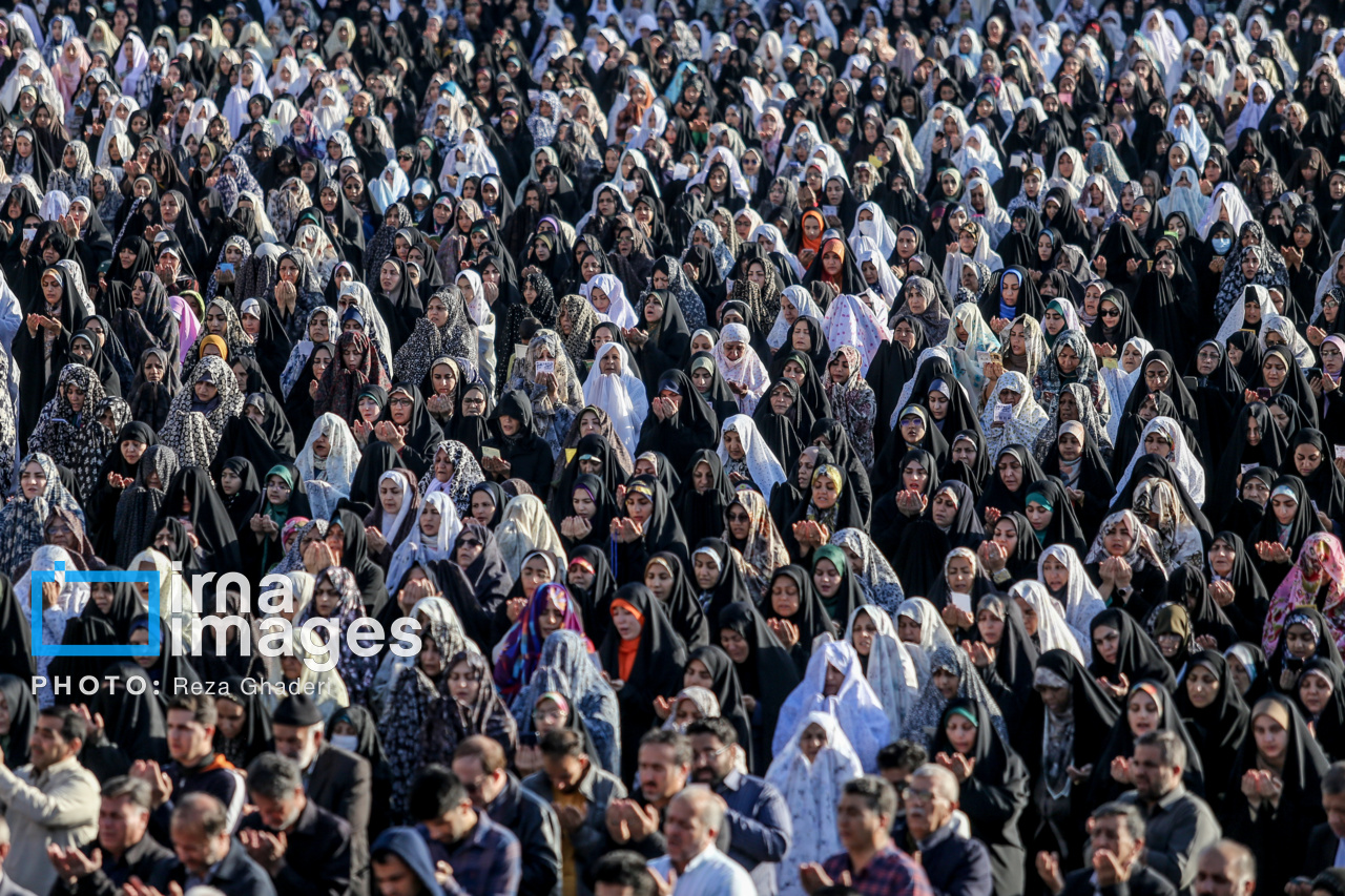 نماز عید فطر در حرم شاهچراغ