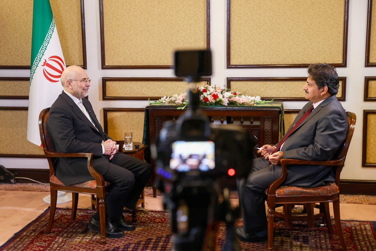 مصاحبه حامد میر مجری و روزنامه‌نگار سرشناس پاکستانی با قالیباف 