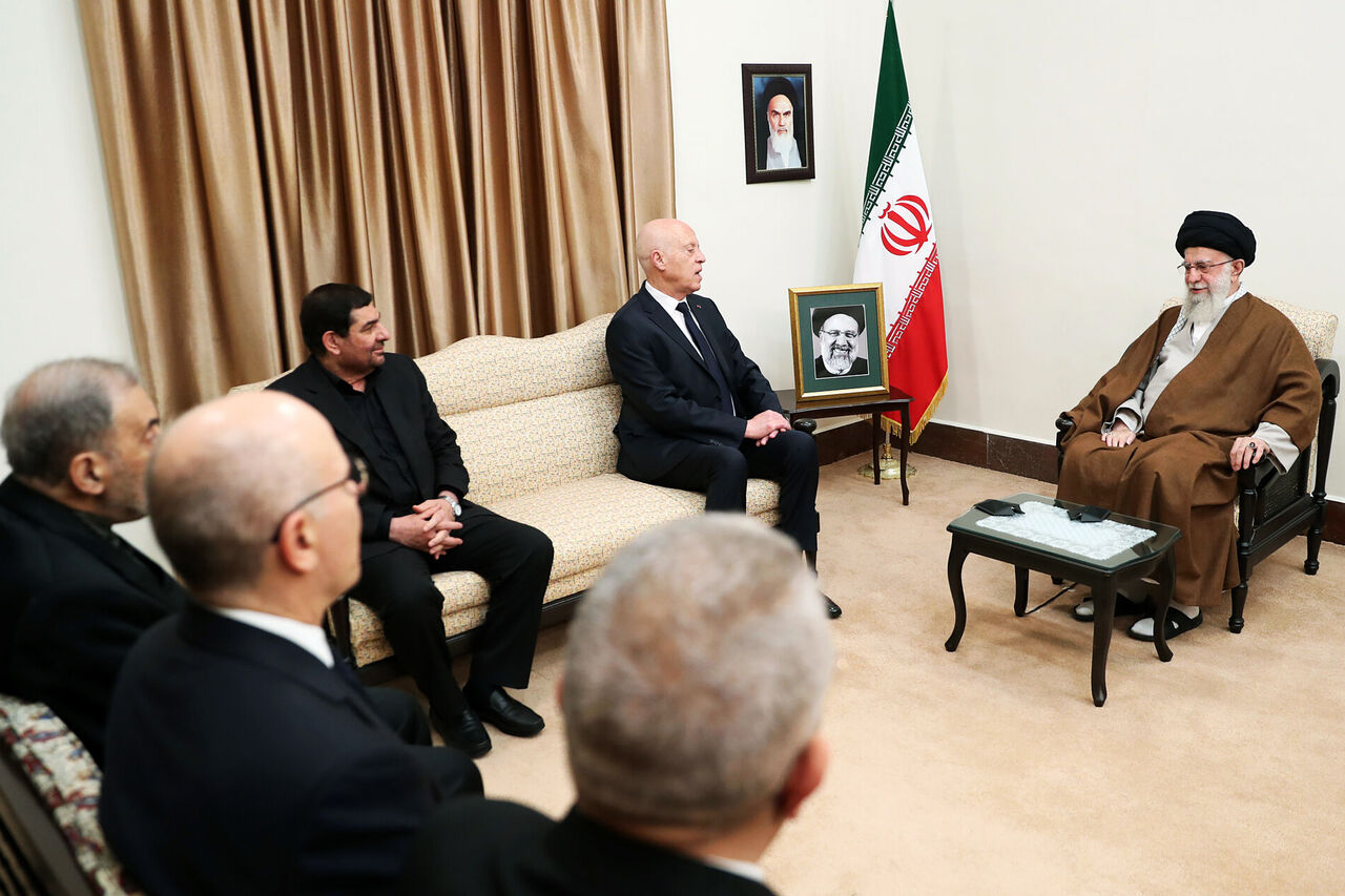 دیدار مقامات خارجی شرکت کننده در بزرگداشت رئیس جمهور شهید با رهبر انقلاب