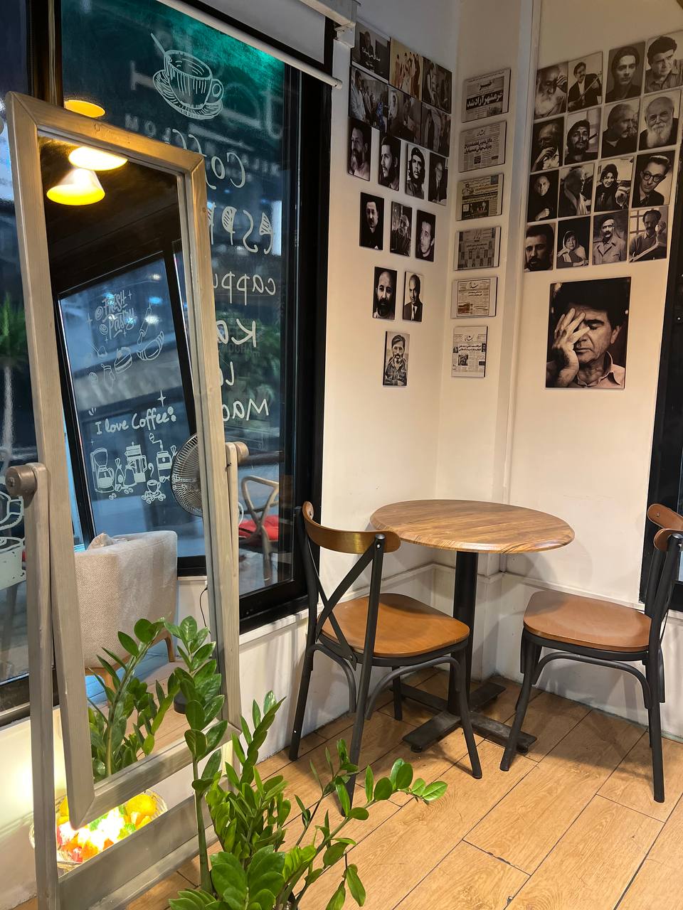 قلیان میوه‌ای در کافه لید میرداماد