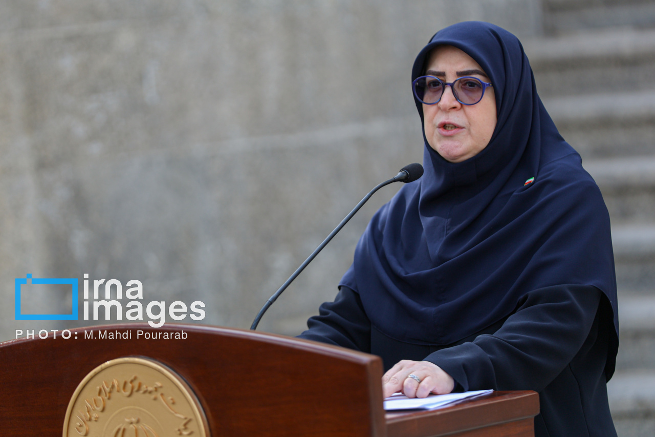 اعضای هیأت دولت در جمع خبرنگاران