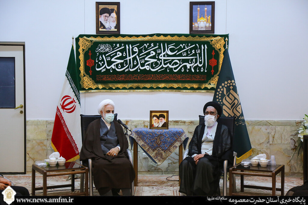 حضور اژه ای بر مزار آیت الله بهجت و علمای عظام