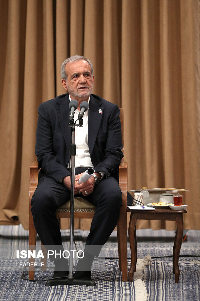 دیدار رئیس‌جمهور و اعضای هیئت دولت با رهبر انقلاب